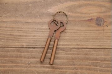 中古　美品　和の趣あふれる、特注サイズの岩谷堂の重ね箪笥(衣装箪笥、整理箪笥、引き出し)(定価約84万円)(R-048989)