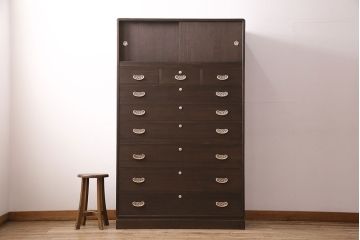 中古　かくし付き　しっとりとした気品を漂わせる国産の総桐箪笥(並厚、桐たんす)(衣装箪笥、和タンス、重ね箪笥、桐たんす)(R-048990)