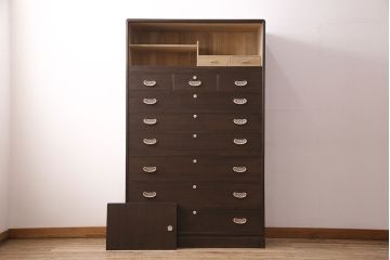 中古　かくし付き　しっとりとした気品を漂わせる国産の総桐箪笥(並厚、桐たんす)(衣装箪笥、和タンス、重ね箪笥、桐たんす)(R-048990)