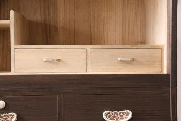 中古　かくし付き　しっとりとした気品を漂わせる国産の総桐箪笥(並厚、桐たんす)(衣装箪笥、和タンス、重ね箪笥、桐たんす)(R-048990)