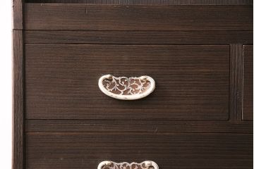 中古　かくし付き　しっとりとした気品を漂わせる国産の総桐箪笥(並厚、桐たんす)(衣装箪笥、和タンス、重ね箪笥、桐たんす)(R-048990)