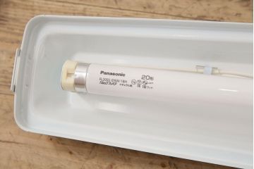 昭和レトロ　東芝(TOSHIBA)　FK-2124　デットストック品の蛍光防犯灯(照明)(R-048992)