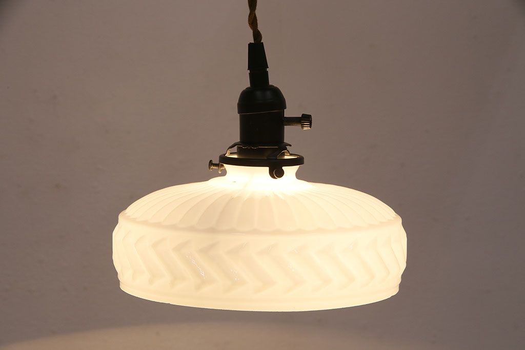 アンティーク照明　モダンなエンボスの意匠がお洒落なペンダントライト(天井照明、吊り下げ照明)(R-048994)