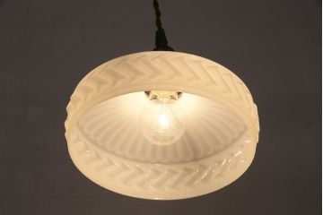 アンティーク照明　モダンなエンボスの意匠がお洒落なペンダントライト(天井照明、吊り下げ照明)(R-048994)