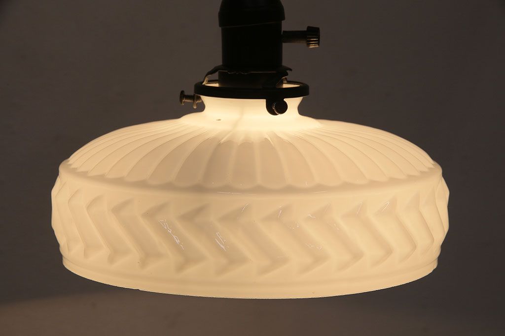 アンティーク照明　モダンなエンボスの意匠がお洒落なペンダントライト(天井照明、吊り下げ照明)(R-048994)