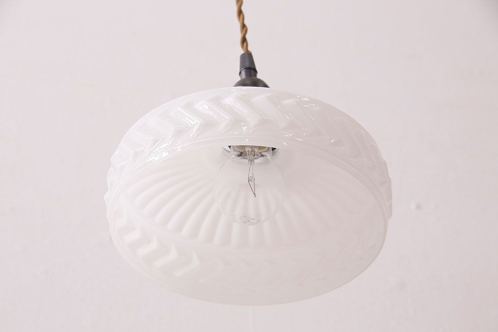 アンティーク照明　モダンなエンボスの意匠がお洒落なペンダントライト(天井照明、吊り下げ照明)(R-048994)