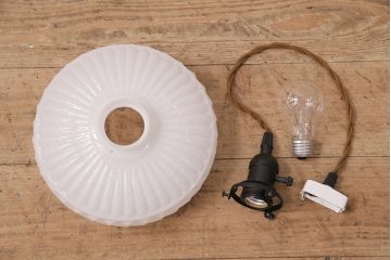 アンティーク照明　モダンなエンボスの意匠がお洒落なペンダントライト(天井照明、吊り下げ照明)(R-048994)