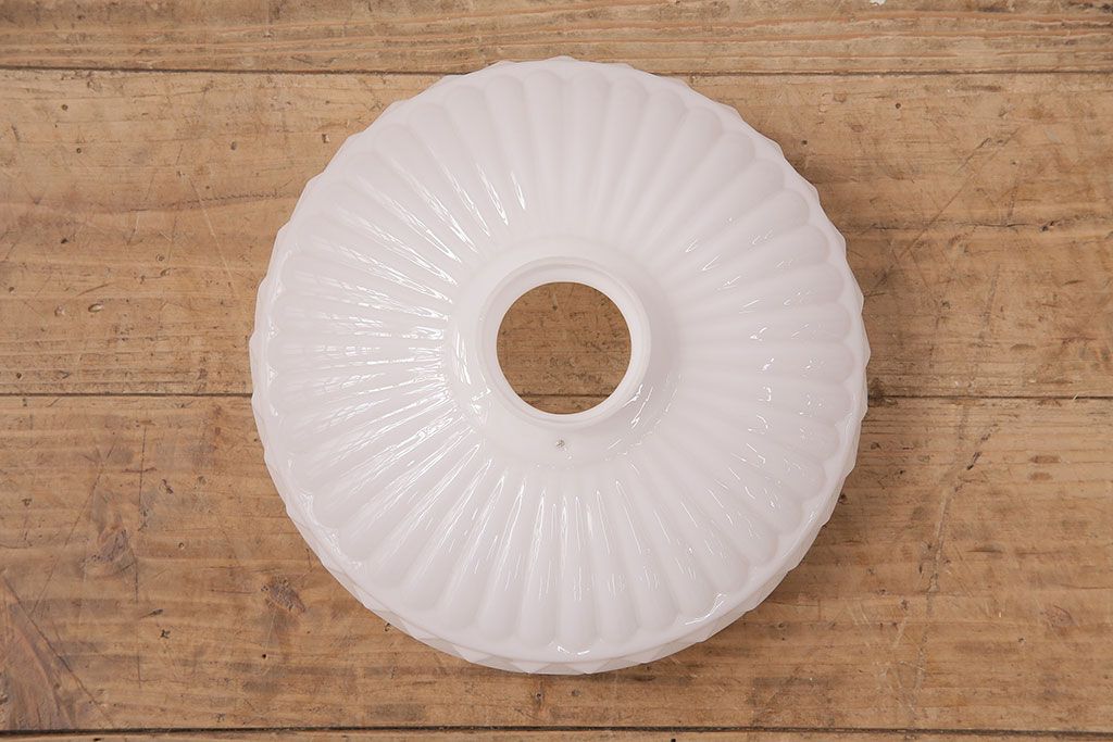 アンティーク照明　モダンなエンボスの意匠がお洒落なペンダントライト(天井照明、吊り下げ照明)(R-048994)