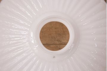 アンティーク照明　モダンなエンボスの意匠がお洒落なペンダントライト(天井照明、吊り下げ照明)(R-048994)