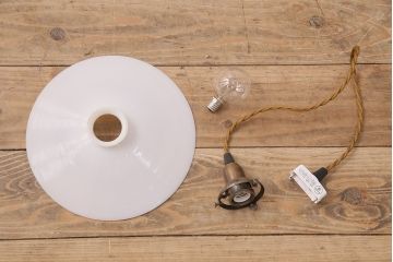 アンティーク照明　ノスタルジックな雰囲気漂う平笠シェードの吊り下げ照明(ペンダントライト、天井照明、電笠)(R-048996)