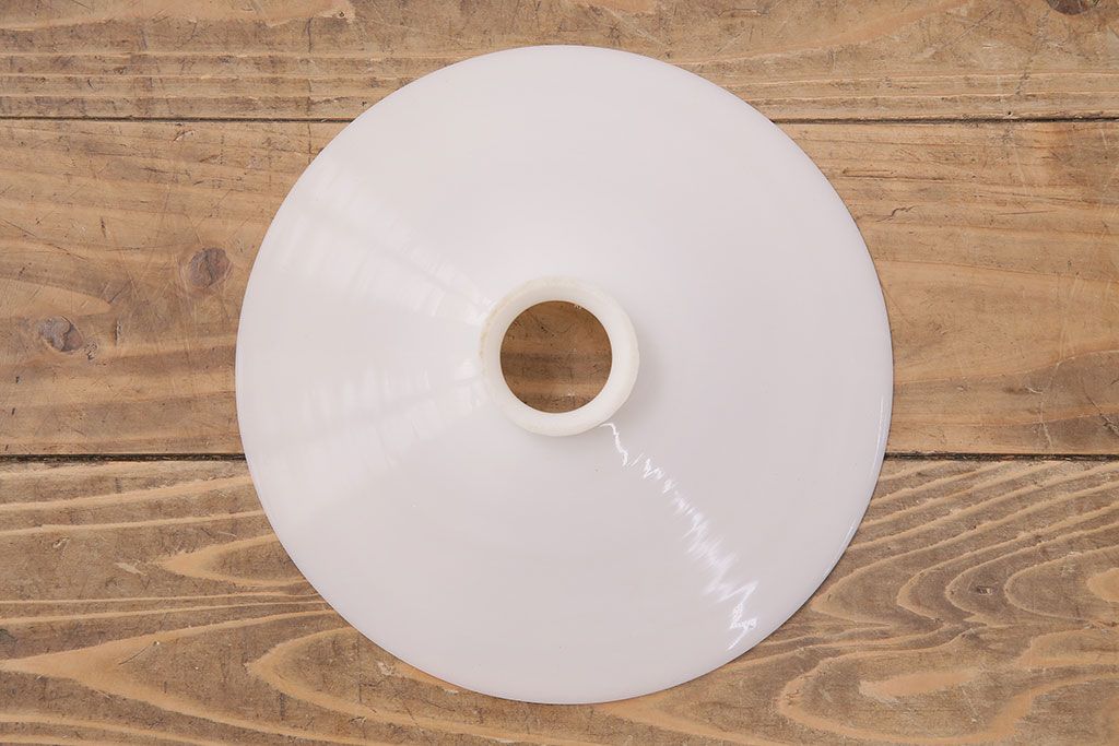 アンティーク照明　ノスタルジックな雰囲気漂う平笠シェードの吊り下げ照明(ペンダントライト、天井照明、電笠)(R-048996)