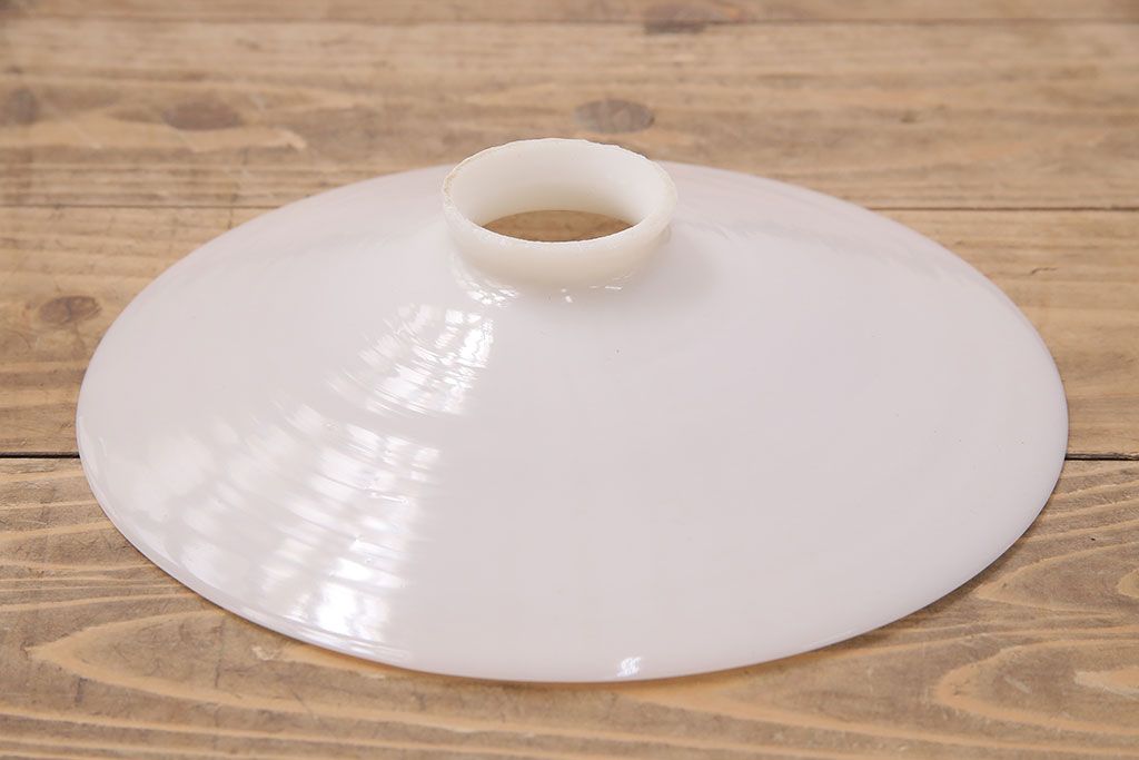 アンティーク照明　ノスタルジックな雰囲気漂う平笠シェードの吊り下げ照明(ペンダントライト、天井照明、電笠)(R-048996)