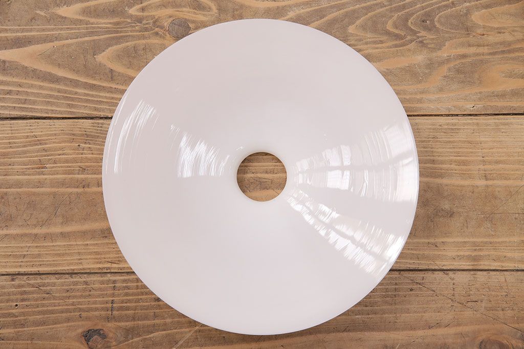 アンティーク照明　ノスタルジックな雰囲気漂う平笠シェードの吊り下げ照明(ペンダントライト、天井照明、電笠)(R-048996)