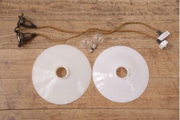 アンティーク照明　レトロな平笠シェードのペンダントライト2個セット(天井照明、吊り下げ照明、電笠)(R-048997)