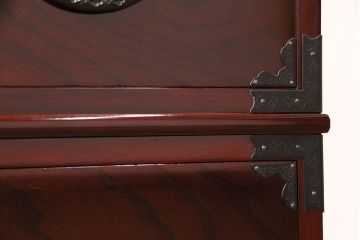 中古　美品　田中家具　ケヤキ材　気品ある佇まいが魅力的な二本松伝統家具の重ね箪笥(衣装箪笥、引き出し)(定価約40万円)(R-048998)