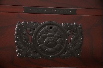 中古　美品　田中家具　ケヤキ材　気品ある佇まいが魅力的な二本松伝統家具の重ね箪笥(衣装箪笥、引き出し)(定価約40万円)(R-048998)