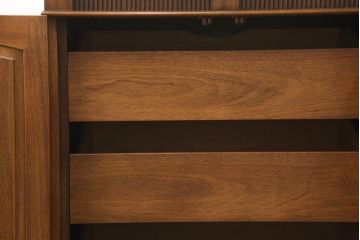 中古　DREXEL HERITAGE(ドレクセルヘリテイジ)　Triune(トライユン)　優雅な佇まいが魅力のクリデンザキャビネット(クレデンザ、サイドボード、リビングボード)(定価約66万円)(R-049003)