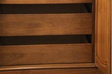 中古　DREXEL HERITAGE(ドレクセルヘリテイジ)　Triune(トライユン)　優雅な佇まいが魅力のクリデンザキャビネット(クレデンザ、サイドボード、リビングボード)(定価約66万円)(R-049003)