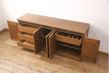 中古　DREXEL HERITAGE(ドレクセルヘリテイジ)　Triune(トライユン)　優雅な佇まいが魅力のクリデンザキャビネット(クレデンザ、サイドボード、リビングボード)(定価約66万円)(R-049003)
