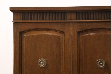 中古　DREXEL HERITAGE(ドレクセルヘリテイジ)　Triune(トライユン)　優雅な佇まいが魅力のクリデンザキャビネット(クレデンザ、サイドボード、リビングボード)(定価約66万円)(R-049003)