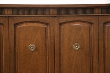 中古　DREXEL HERITAGE(ドレクセルヘリテイジ)　Triune(トライユン)　優雅な佇まいが魅力のクリデンザキャビネット(クレデンザ、サイドボード、リビングボード)(定価約66万円)(R-049003)