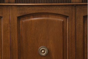 中古　DREXEL HERITAGE(ドレクセルヘリテイジ)　Triune(トライユン)　優雅な佇まいが魅力のクリデンザキャビネット(クレデンザ、サイドボード、リビングボード)(定価約66万円)(R-049003)