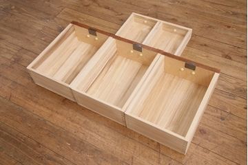 中古　伝統民芸家具　岩谷堂箪笥　南部鉄器金具と左右対称の木目が目を引くローボード(サイドボード、リビングボード、引き出し、戸棚、収納棚、テレビ台)(R-049006)