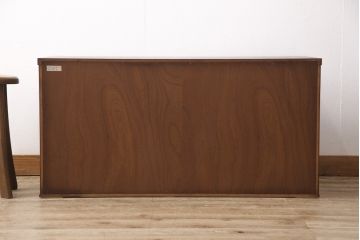 中古　伝統民芸家具　岩谷堂箪笥　南部鉄器金具と左右対称の木目が目を引くローボード(サイドボード、リビングボード、引き出し、戸棚、収納棚、テレビ台)(R-049006)
