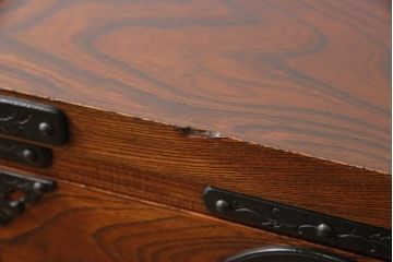 中古　岩谷堂箪笥　ダイナミックな木目が魅力!重厚な雰囲気の衣装箪笥(引き出し、チェスト、テレビ台)(R-049014)