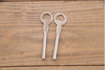 中古　村田家具オリジナル　かくし付き　気品を漂わせる国産の総桐箪笥(並厚、桐たんす)(ワードローブ、衣装箪笥、和タンス、桐たんす)(R-049017)