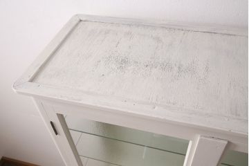 和製アンティーク　3面ガラス　シャビーな雰囲気がお洒落なホワイトペイントのケビントキャビネット(ガラスケース、ショーケース、飾り棚)(R-049021)