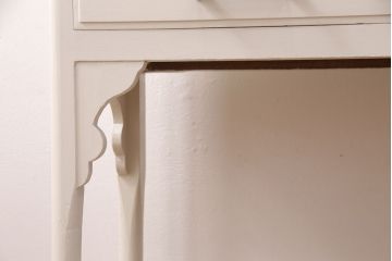 和製アンティーク　3面ガラス　シャビーな雰囲気がお洒落なホワイトペイントのケビントキャビネット(ガラスケース、ショーケース、飾り棚)(R-049021)