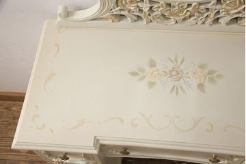 中古　イギリス製　ロココ様式　華やかなバラの装飾が印象的な可愛らしいドレッサー(定価約45万円)(鏡台)(R-049022)