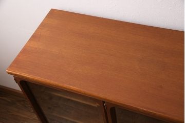 和製ヴィンテージ　日田工芸　温かみのある木肌が魅力のチーク材製キャビネット(収納棚、飾り棚、ビンテージ)(R-049023)