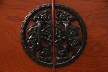 中古　民芸家具　衣装盆付き!赤みのある木肌が魅力の整理箪笥(収納タンス、ローボード、着物箪笥)(R-049031)