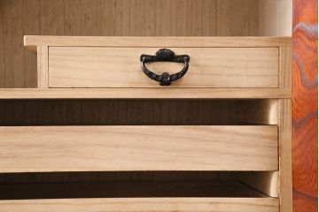 中古　国産　岩谷堂箪笥　南部鉄器金具　和モダンな雰囲気を高める衣装盆付きの衣装箪笥(定価約75万円)(着物箪笥、和タンス)(R-049034)
