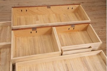 中古　国産　岩谷堂箪笥　南部鉄器金具　和モダンな雰囲気を高める衣装盆付きの衣装箪笥(定価約75万円)(着物箪笥、和タンス)(R-049034)