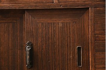 和製アンティーク　素朴な木肌が味わい深い、総桐材製の小箪笥(小物収納、引き出し、戸棚)(R-049039)