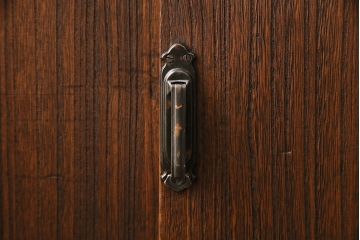 和製アンティーク　素朴な木肌が味わい深い、総桐材製の小箪笥(小物収納、引き出し、戸棚)(R-049039)