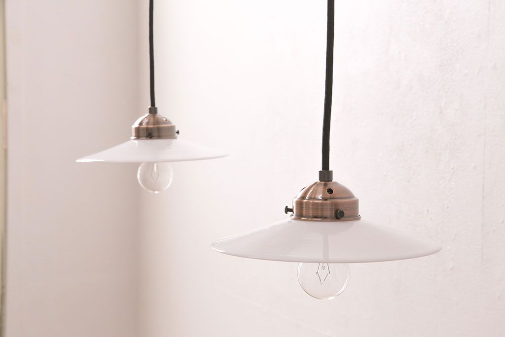 アンティーク照明　昔ながらのデザインが趣溢れる平笠シェードの天井照明2個セット(ペンダントライト、天井照明)(R-049040)