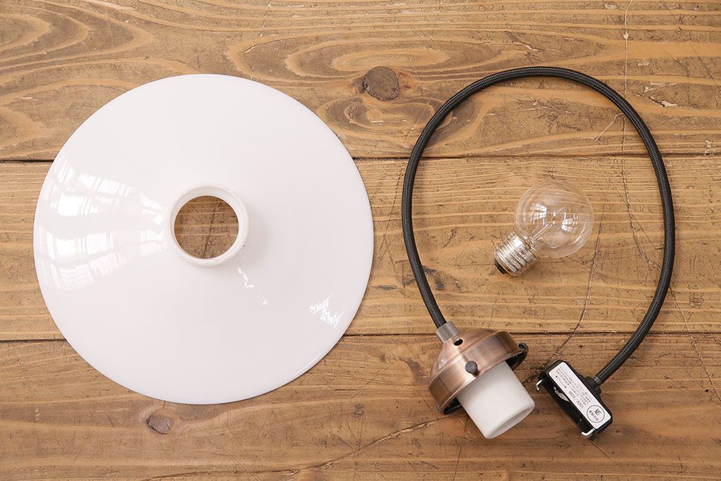 アンティーク照明　昔懐かしい趣溢れる吊り下げ照明(ペンダントライト、天井照明)(R-049042)