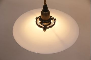 アンティーク照明　どこか懐かしさが漂う平笠シェードの吊り下げ照明(ペンダントライト、天井照明)(R-049044)