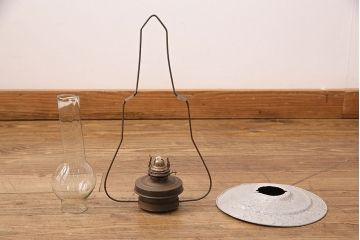 アンティーク雑貨　平芯・3分芯　金属製の油壺が味わいのある吊り下げオイルランプ(ランタン、灯油ランプ、ハンギングランプ)(R-049045)