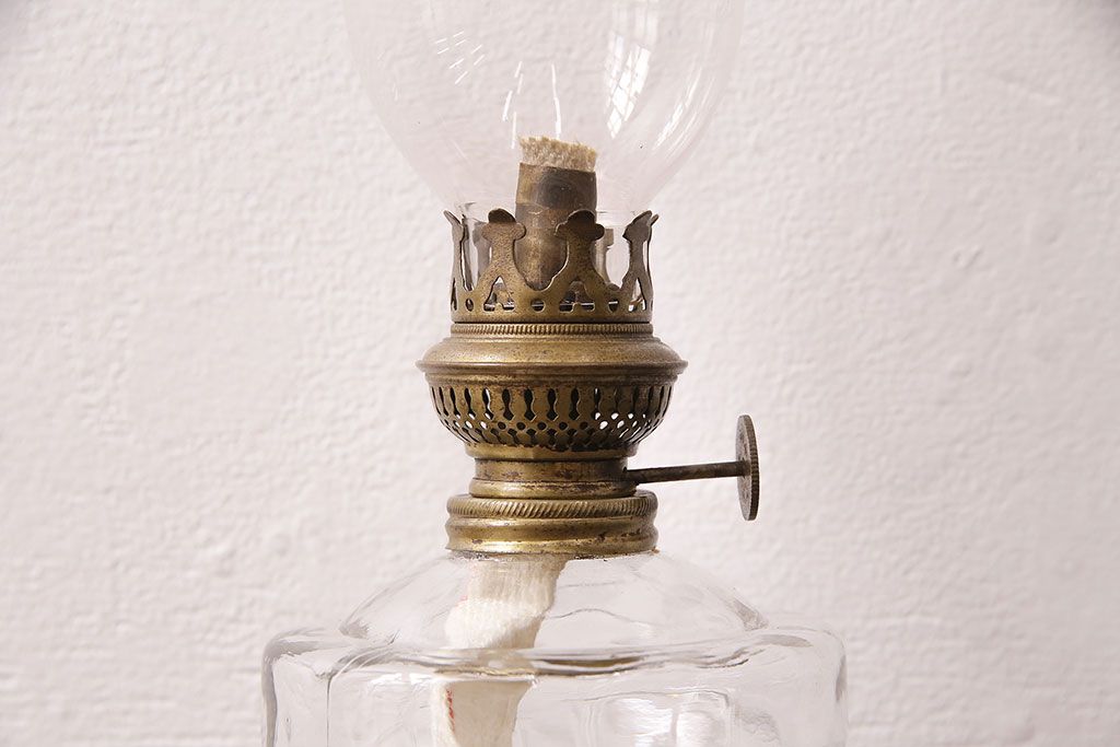 アンティーク雑貨　昭和初期　お洒落な空間づくりに活躍するレトロなオイルランプ(テーブルランプ、スタンドライト)(R-049047)