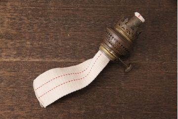 アンティーク雑貨　昭和初期　巻芯10番　お洒落な空間づくりに活躍するレトロなオイルランプ(テーブルランプ、卓上スタンド)(R-049048)