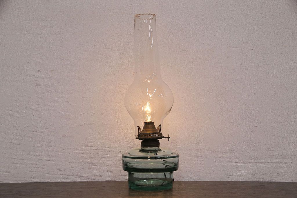 アンティーク照明　オイルランプリメイク　ノスタルジックな雰囲気をあじわえるテーブルランプ(スタンドライト、卓上照明)(R-049050)