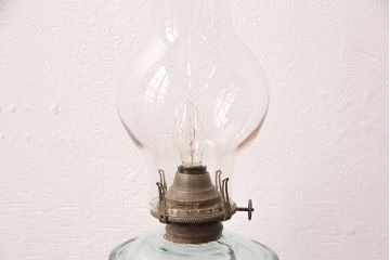 アンティーク照明　オイルランプリメイク　ノスタルジックな雰囲気をあじわえるテーブルランプ(スタンドライト、卓上照明)(R-049050)