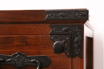 中古美品　上手物!丁寧なつくりこみが見事な本漆塗りの仙台箪笥(衣装箪笥、和タンス、引き出し)(R-049054)