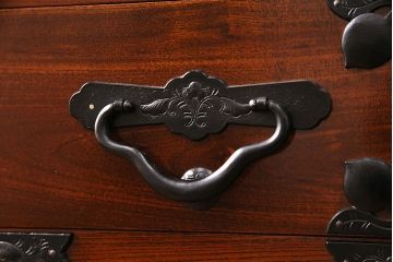 中古美品　上手物!丁寧なつくりこみが見事な本漆塗りの仙台箪笥(衣装箪笥、和タンス、引き出し)(R-049054)