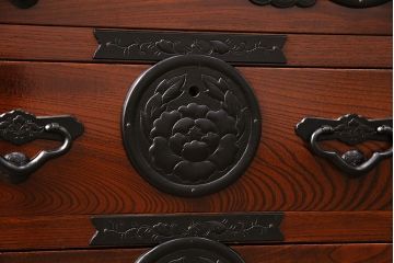 中古美品　上手物!丁寧なつくりこみが見事な本漆塗りの仙台箪笥(衣装箪笥、和タンス、引き出し)(R-049054)